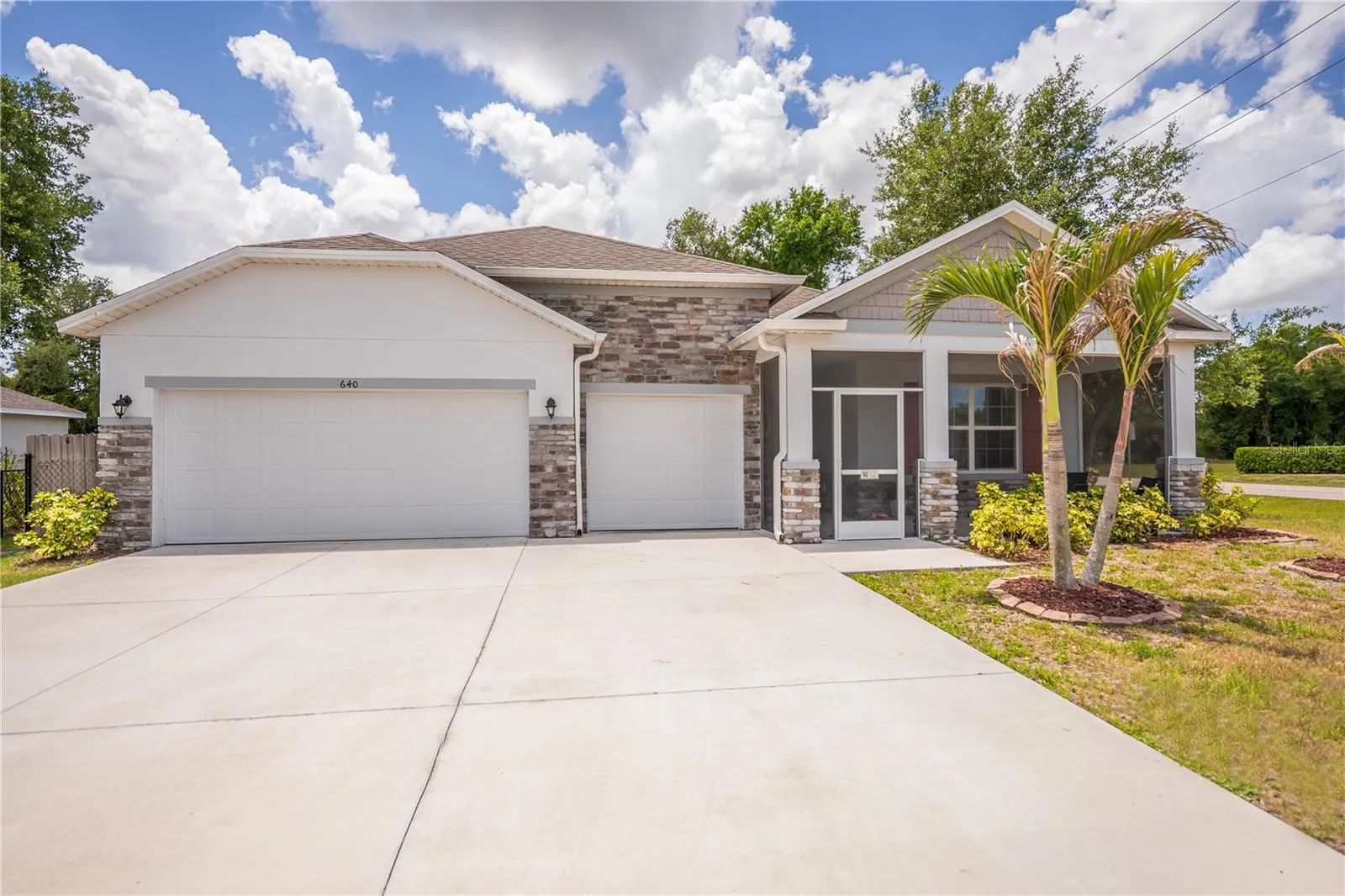 3/2/3 with bonus room in a SUPER private location