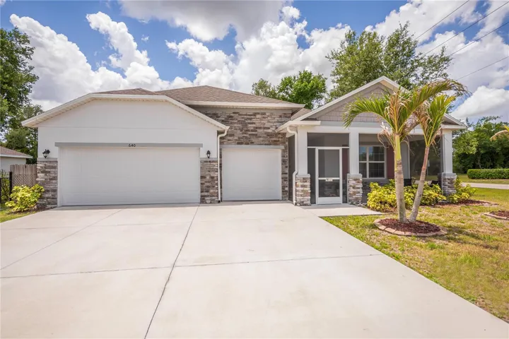 3/2/3 with bonus room in a SUPER private location