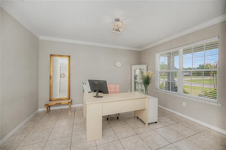 Spareroom/office/den/hobbyroom/bed4