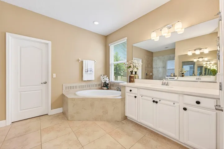 Primary en-suite bath.