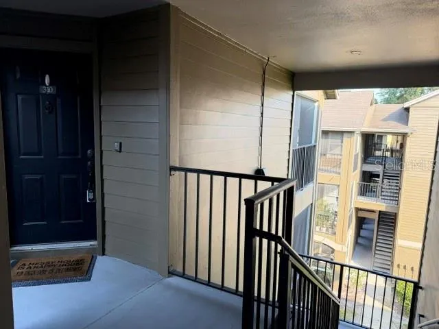 Other view from front door landing