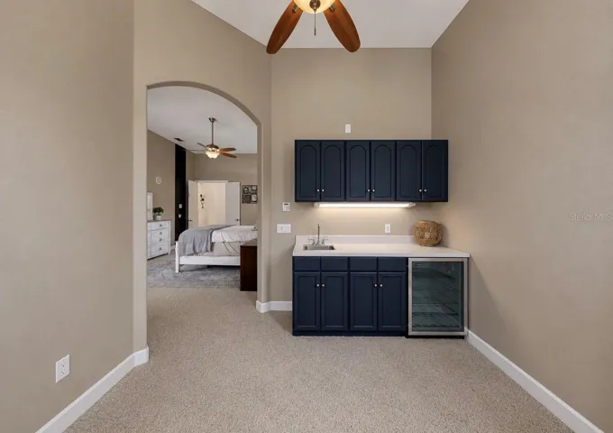 Sitting room with wet bar