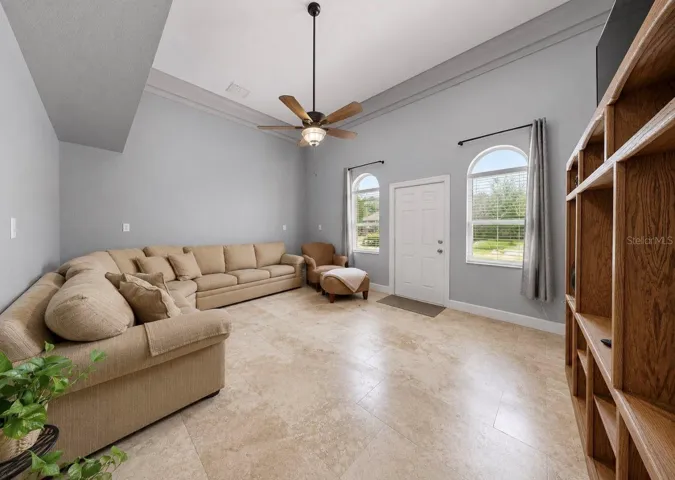Entry/living space