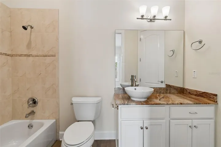 Bathroom 3, en-suite with guest access