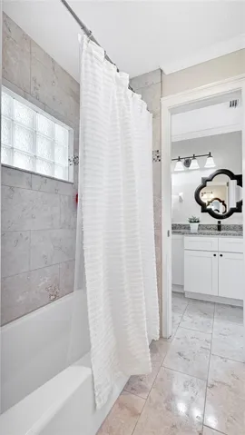 Bath 3 Tub & Shower