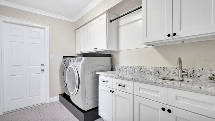 Laundry w/ sink
