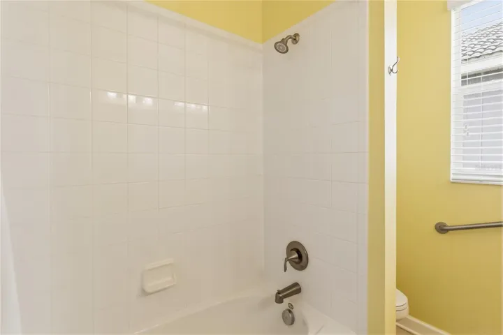 Bathroom 2 bathtub/shower combo