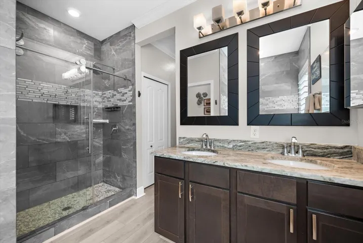 Beautiful Glass-Enclosed Rain Shower