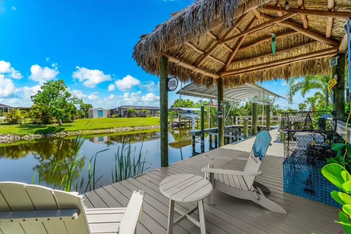 Covered Tiki Hut Seating