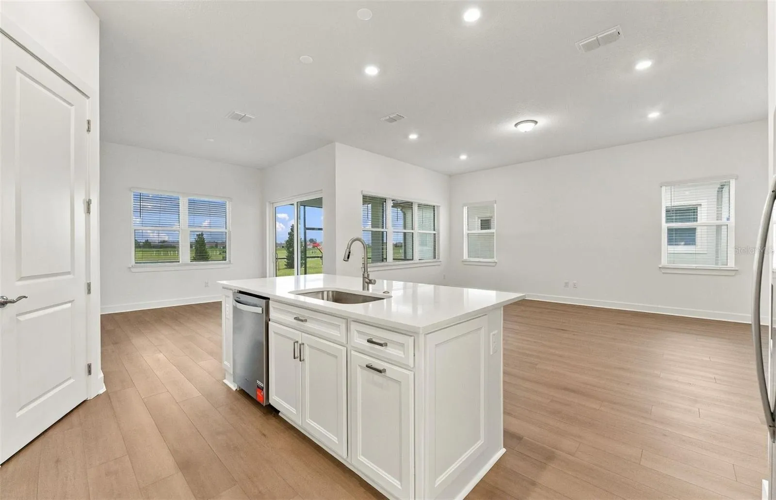 Center Island w/Storage