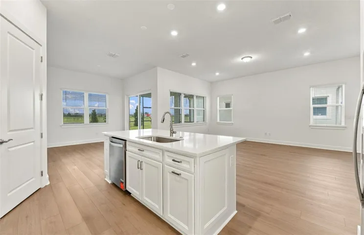 Center Island w/Storage