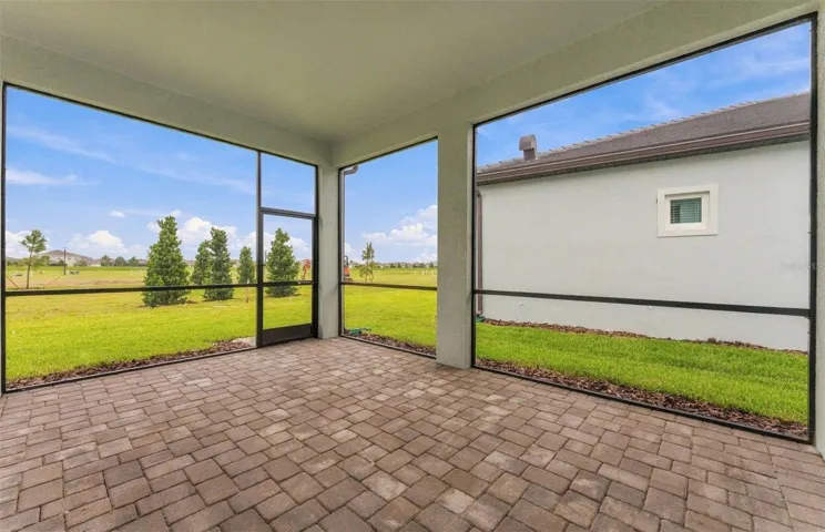 Covered Lanai w/Screen Enclosure