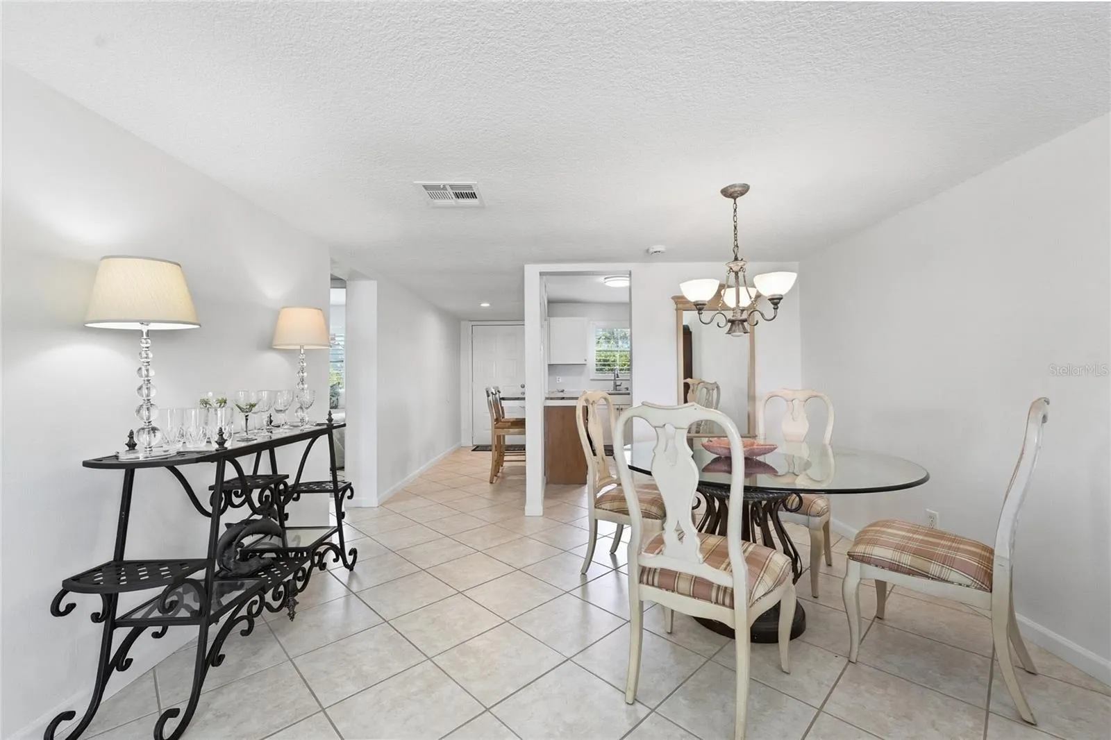 Dining room to kitchen