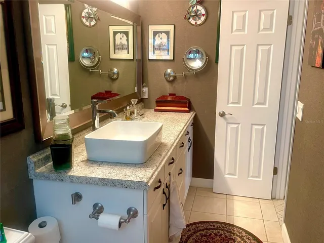 Ensuite #2 bath