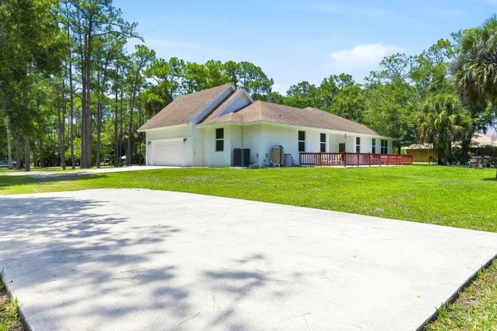 Back yard showing Boat/RV Pad