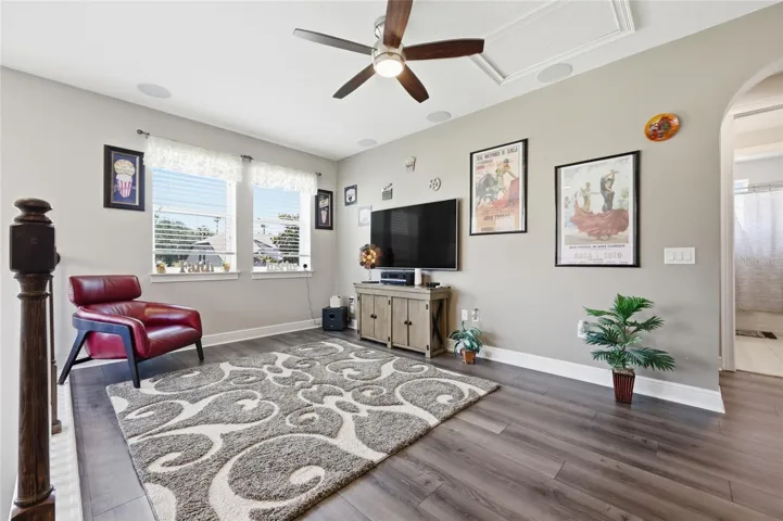 Loft (2nd floor)