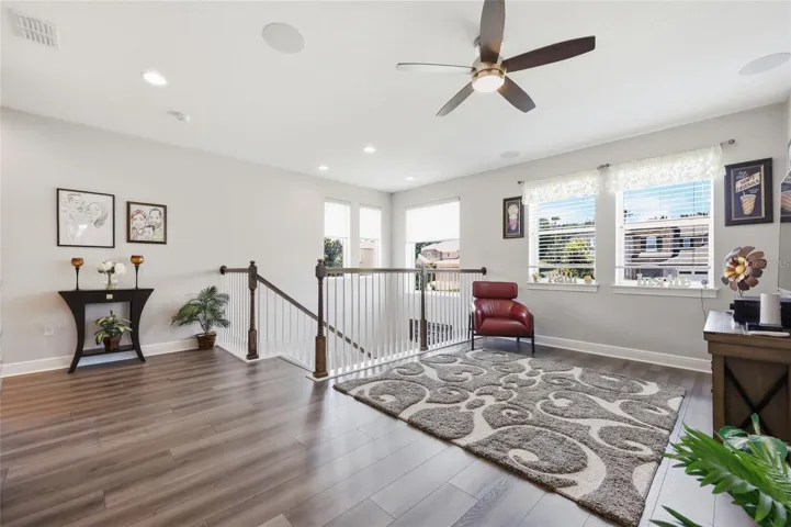 Loft (2nd floor)