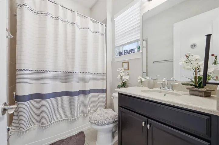 Bathroom 4 (First Floor)