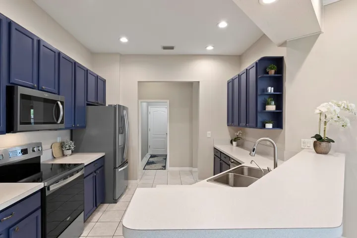 Ample counterspace in the kitchen