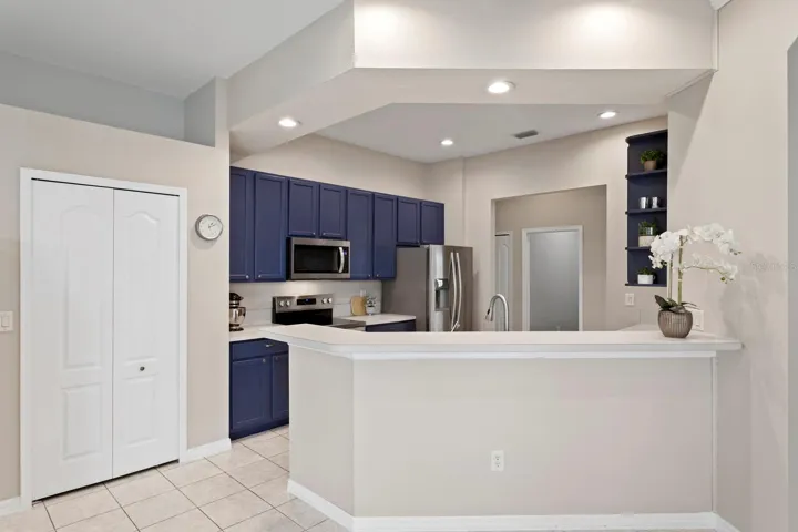 Breakfast bar in kitchen
