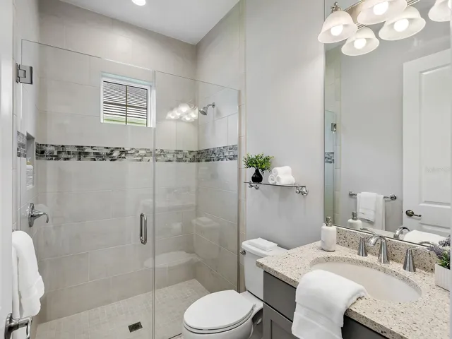 Guest Bed 4 w/ adjacent full bath