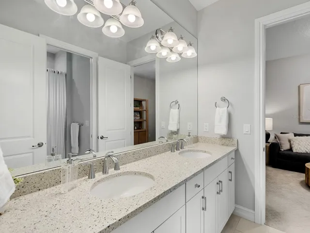 Jack & Jill bathroom for Guest Beds 2 & 3