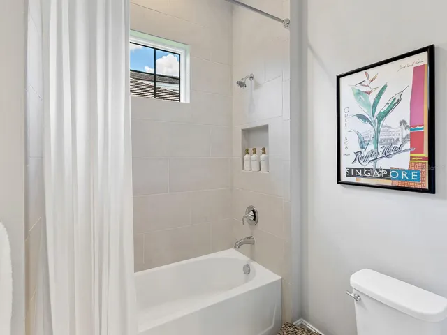 Jack & Jill bathroom for Guest Beds 2 & 3