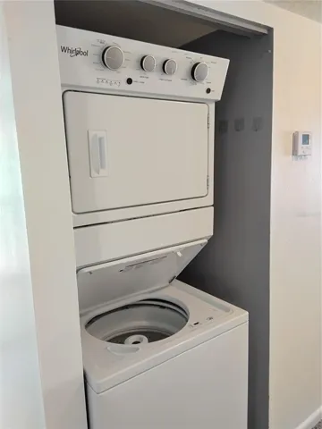 Stacked washer/Dryer