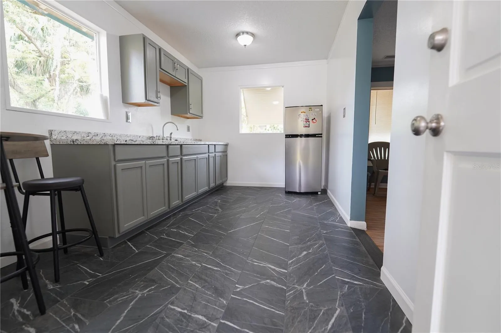 Kitchenet / Sink &amp; Refrigerator