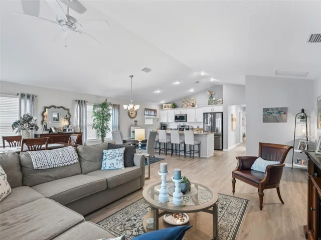 Open floor plan is great for entertaining!