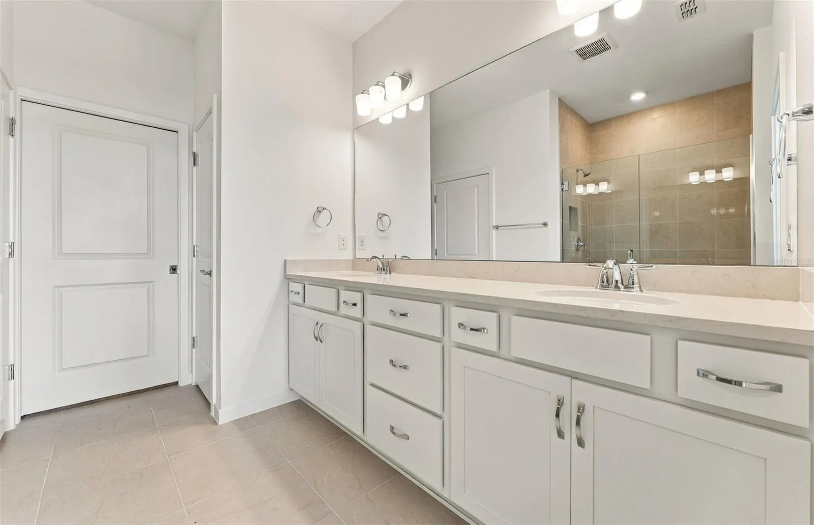 Owner's Bath w/Dual Sinks