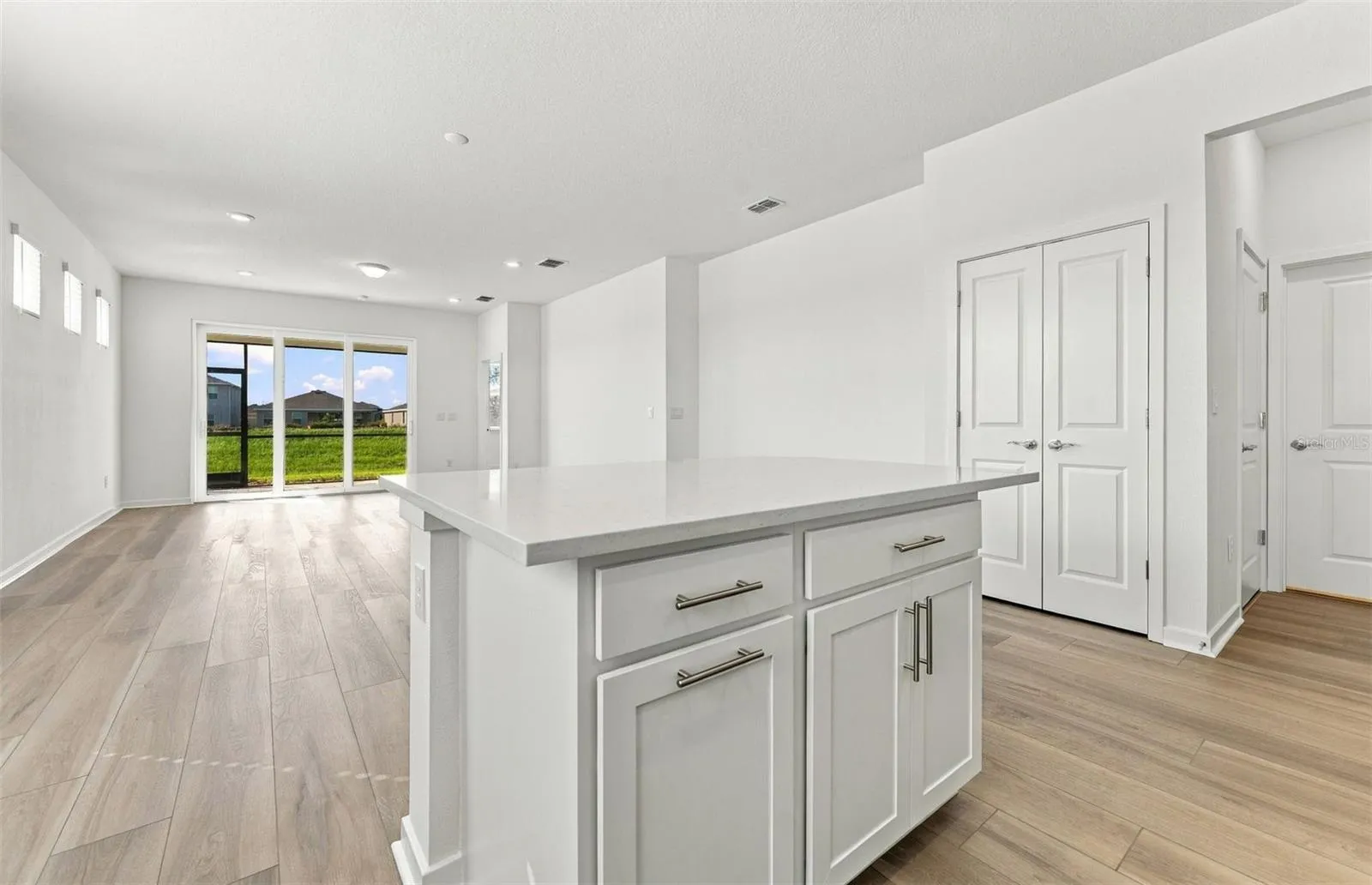 Center Island w/Storage