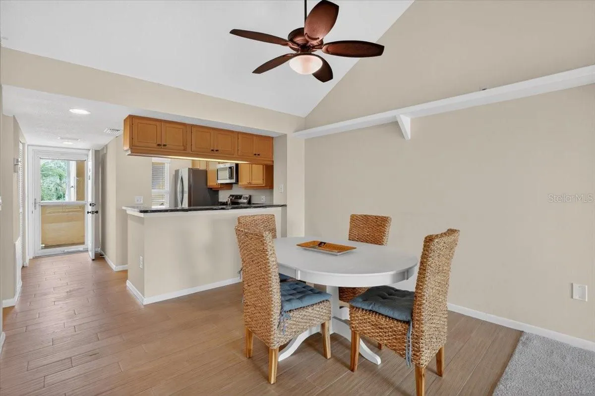 Vaulted ceiling with ceiling fans