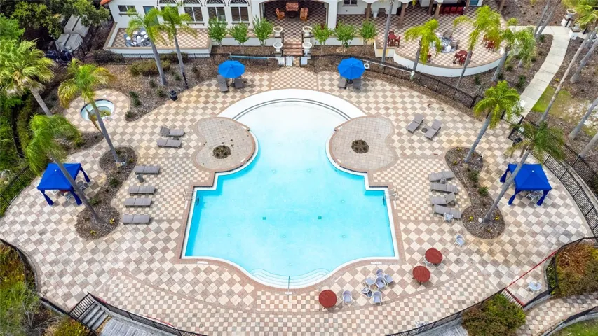 Zero entry community pool