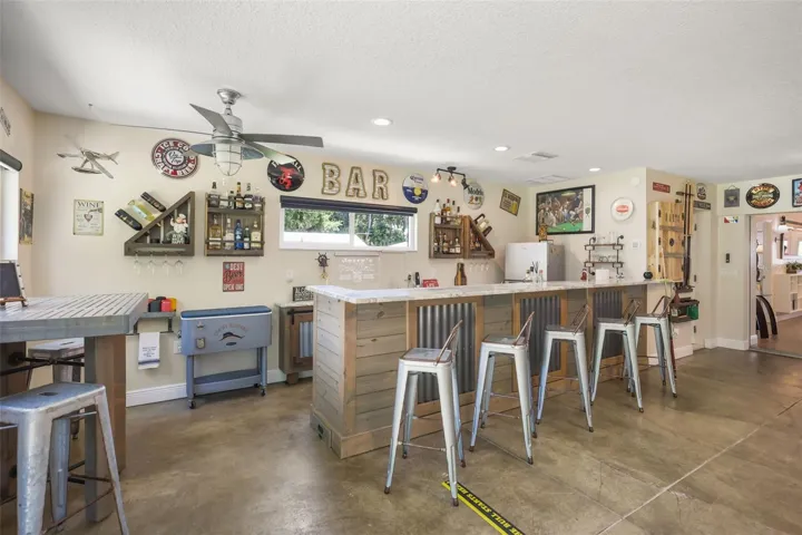 Wet bar in Recreation room