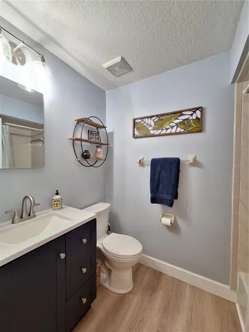 Upstairs Full Bath 2