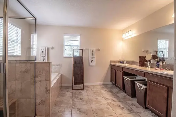 Upstairs Bath 2