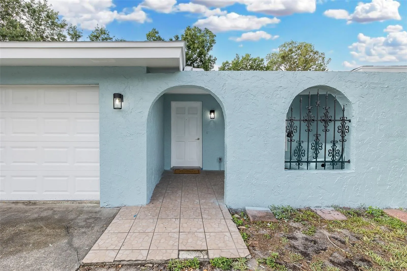 Welcome Home to 1815 Driftwood Circle in beautiful Oldsmar, FL!