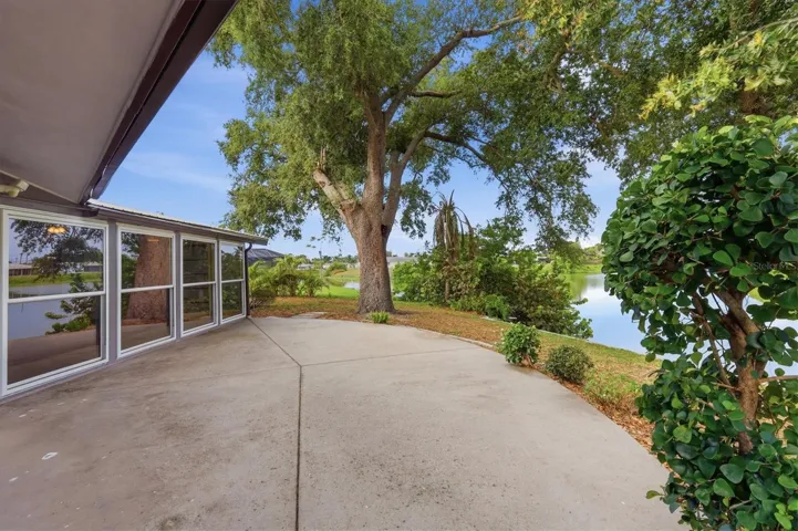 Venice Gardens Lakefront Home with Gorgeous Views