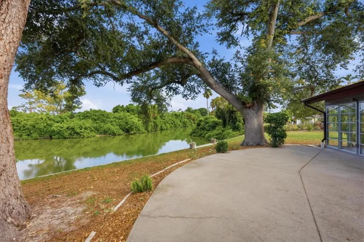 Venice Gardens Lakefront Home with Gorgeous Views