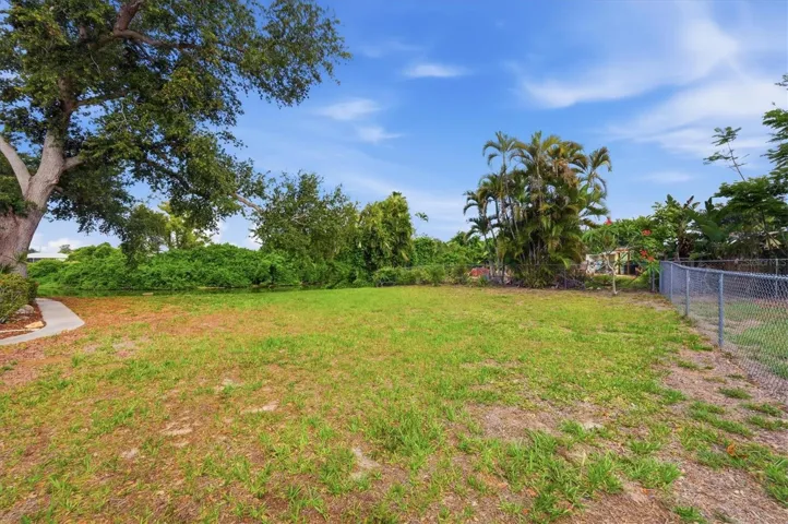 Venice Gardens Lakefront Home on .31 Acre Lot