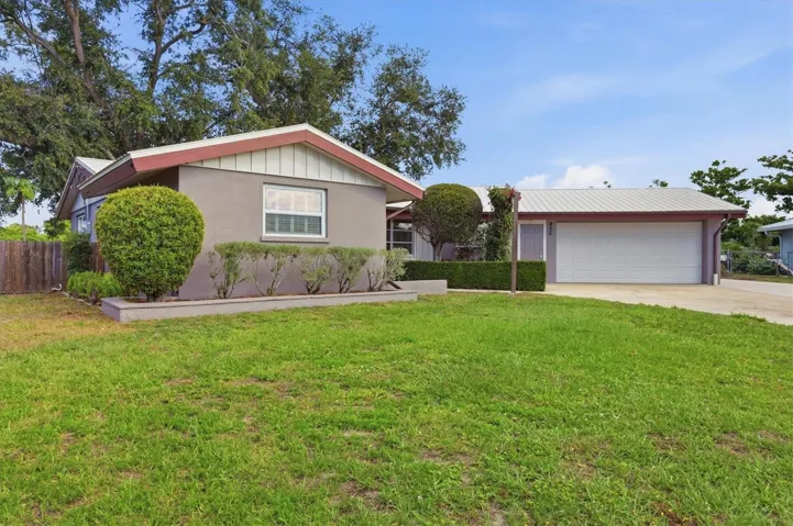 Venice Gardens Lakefront Home on .31 Acre Lot