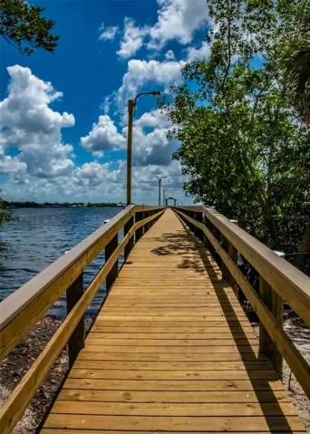 Fishing pier