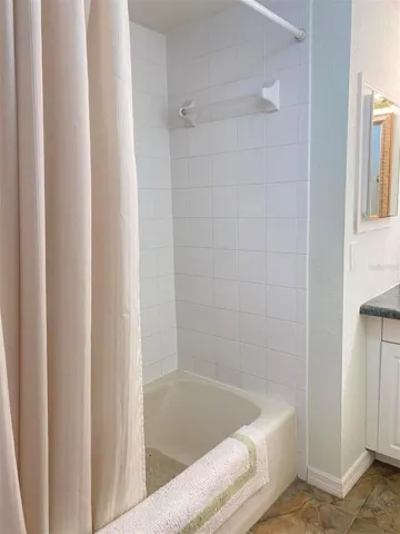 Guest bath tub/shower combo