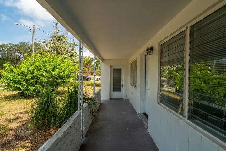 Breeze way with both exterior entrances