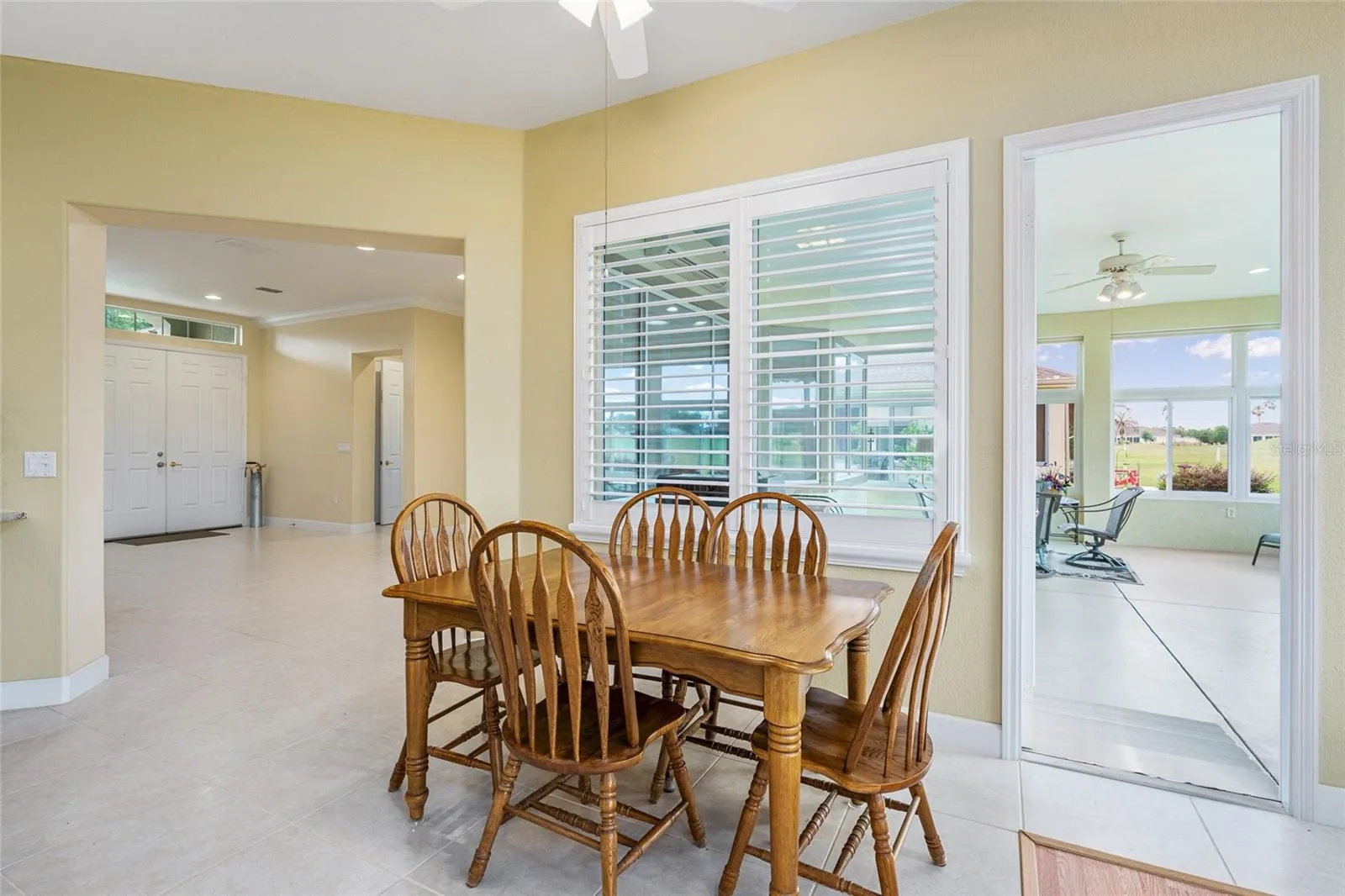 breakfast area staged