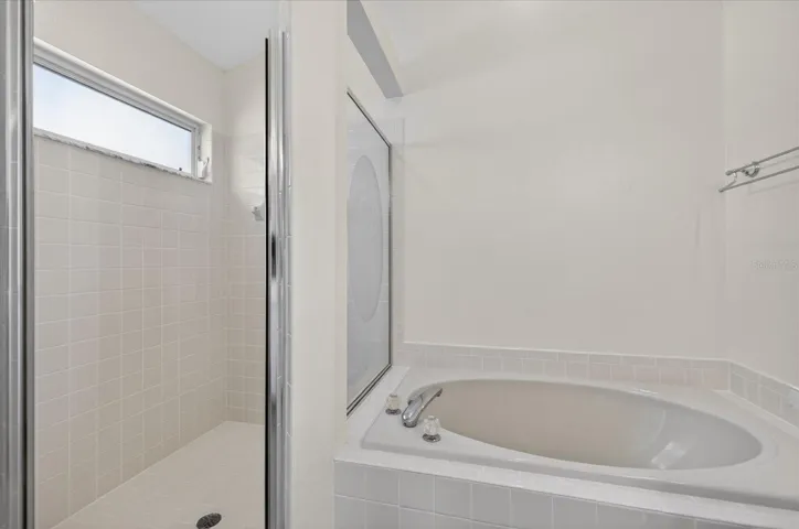 Master En Suit Bathroom