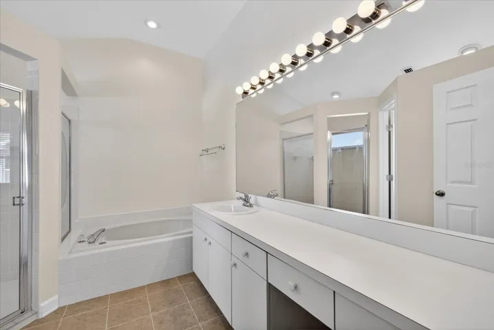 Master En Suit Bathroom
