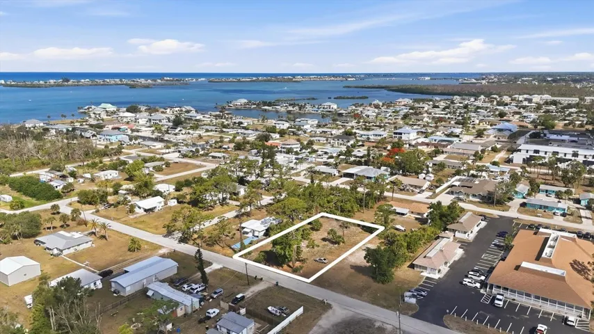 Boaters & Fishermen---enjoy close proximity to the Intercoastal & Gulf