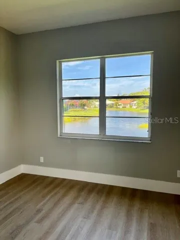 Bedroom 4 with lake view
